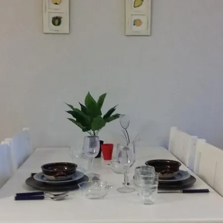 Apartman Luxurious Citycenter With Terrace View To The Mountain, Lake And Bridge. .